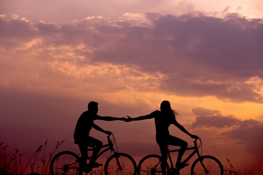 Pareja de dos personas compartiendo una actividad juntos en un entorno relajado
